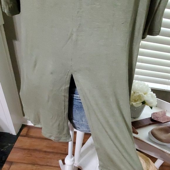 *ONLY 2 LEFT* Janet Slit Back Top - Picture 5 of 5